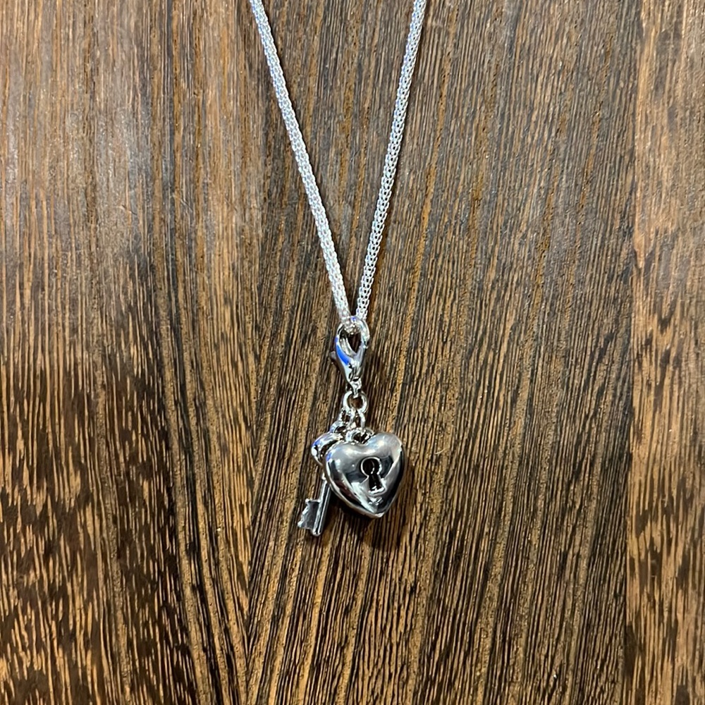 3/$18 Guess Heart Lock and Key Necklace - New - Lot 510